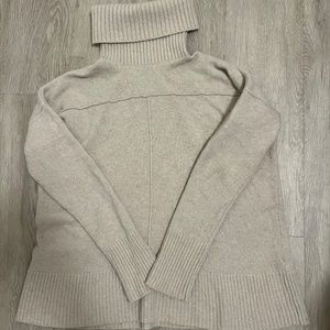 Banana Republic Italian Yarn Sweater Medium